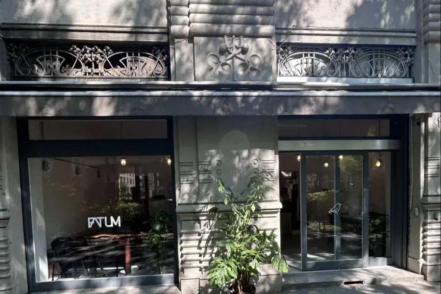 Fatum Café — interiøret i kaffebaren