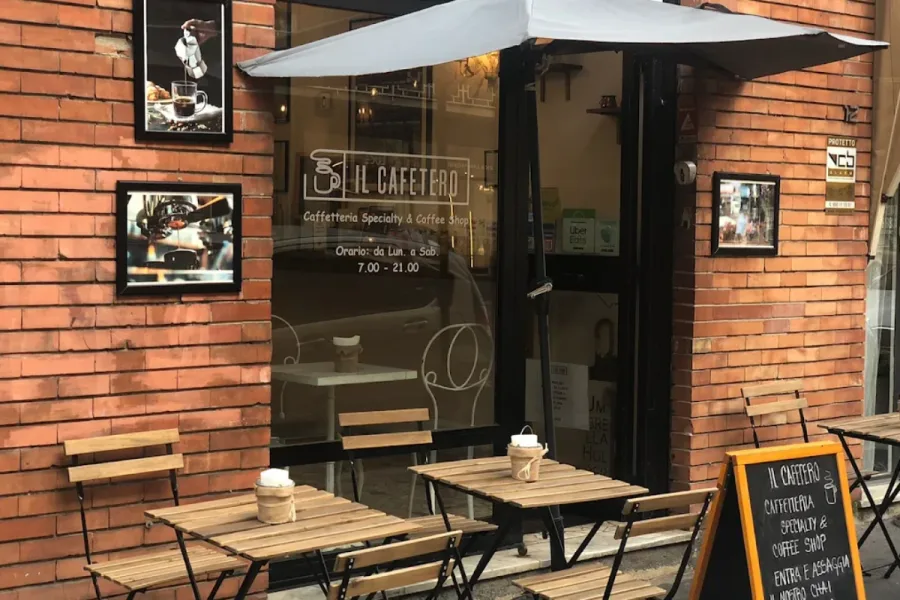 Il Cafetero Specialty Coffee Milan — interiøret i kaffebaren