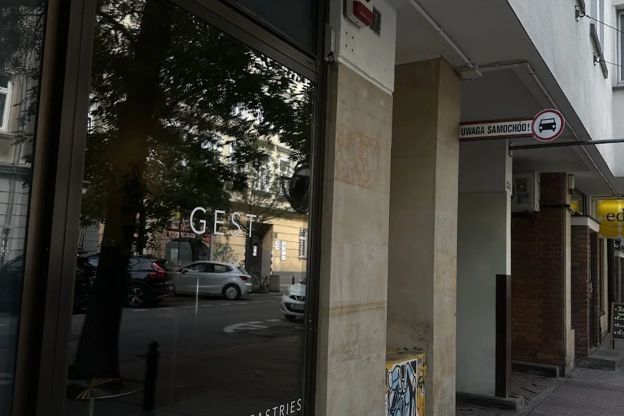 GEST — intérieur du café