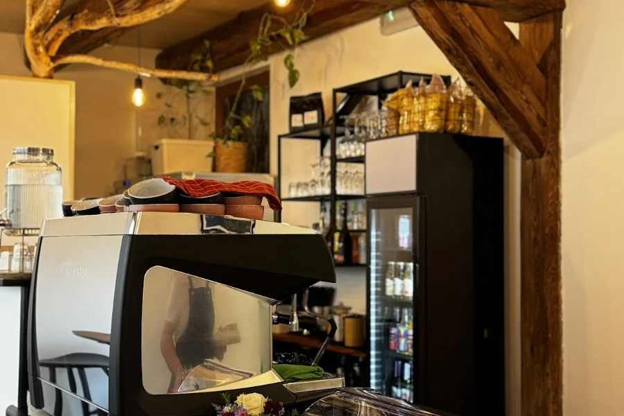 Nakafe místo — café interior
