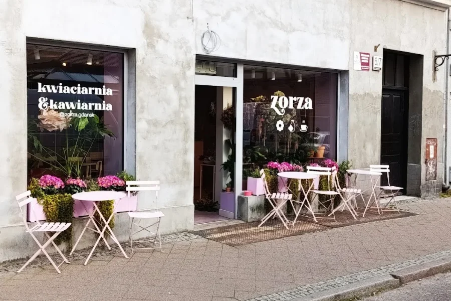 ZORZA Kawiarnia / Kwiaciarnia — café interior