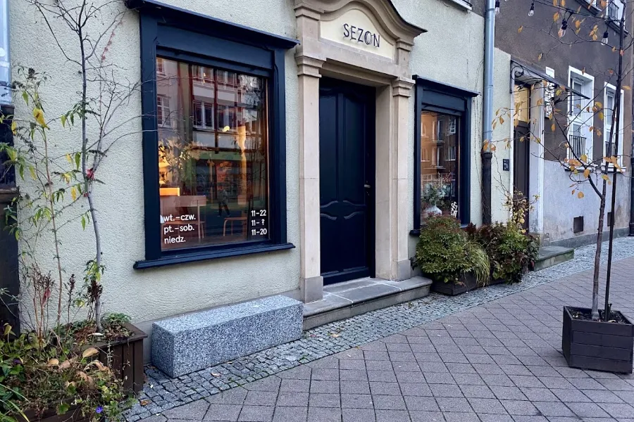 SEZON ~ natural wine bar — café interior