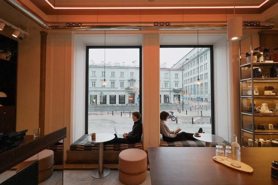 Coffeedesk Kawiarnia - Nowy Świat — intérieur du café