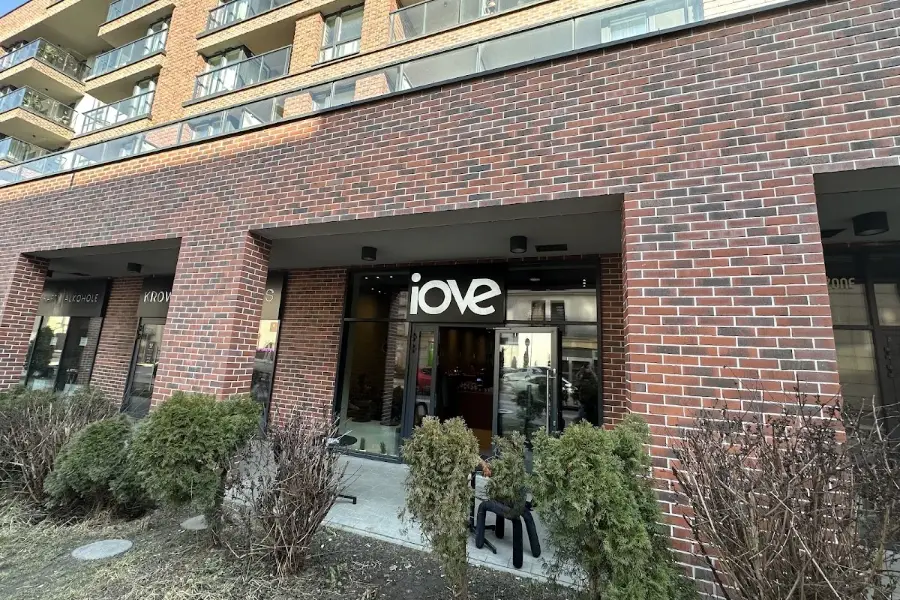 iOVE Cocktail I Coffee I Music I Fashion I Breakfast — café interior