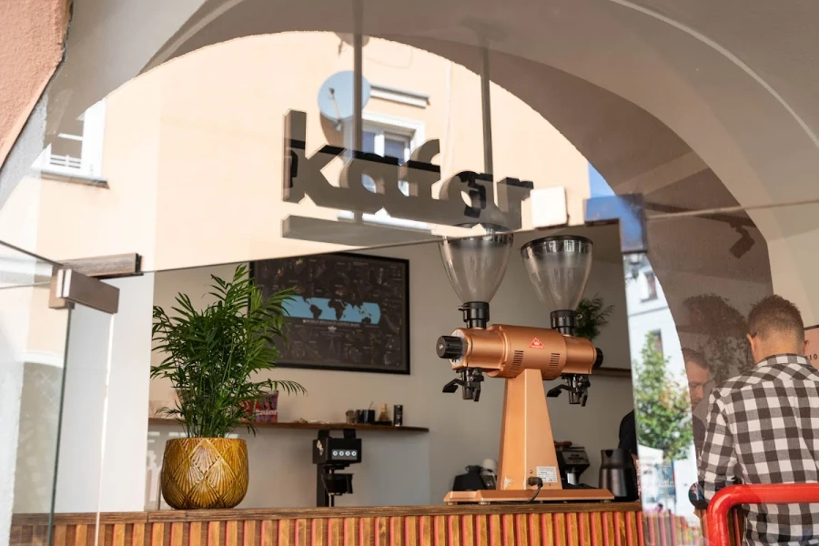Kawiarnia Kafar Palarnia Kawy — café interior