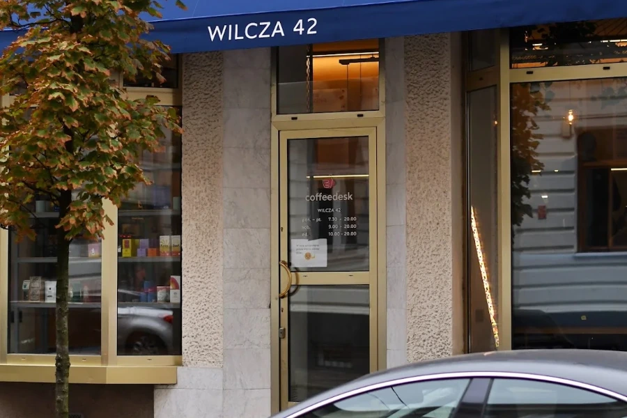 Coffeedesk Kawiarnia - Wilcza — café interior