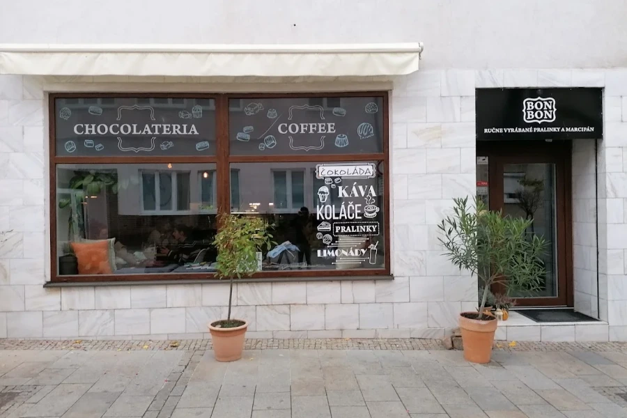 BON BON — café interior