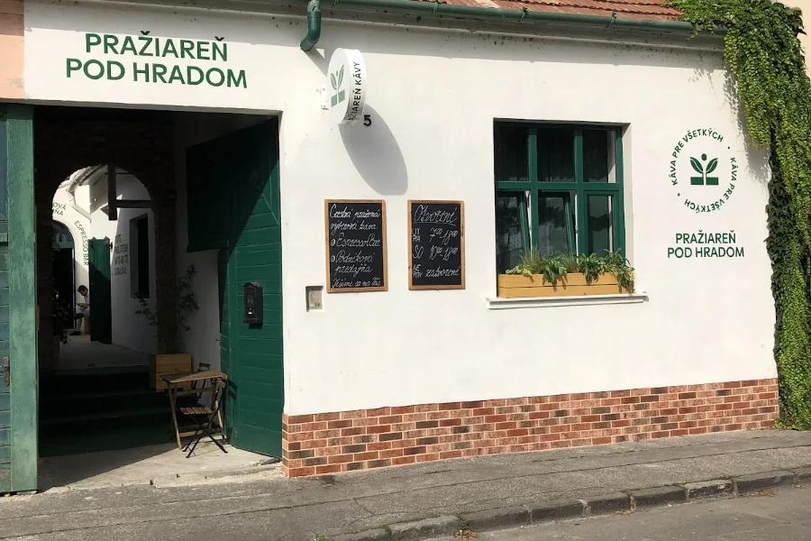 Kávaprevšetkých_ Pražiareň pod Hradom — café interior