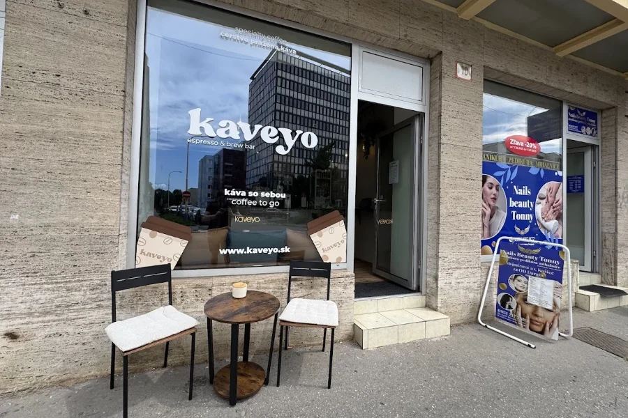 kaveyo espresso & brew bar Košice — interiér kaviarne