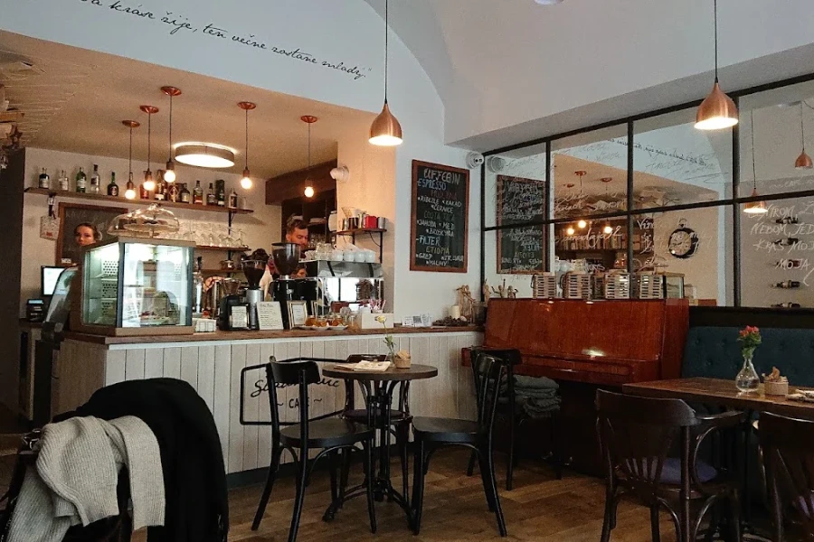 Café Sládkovič — café interior