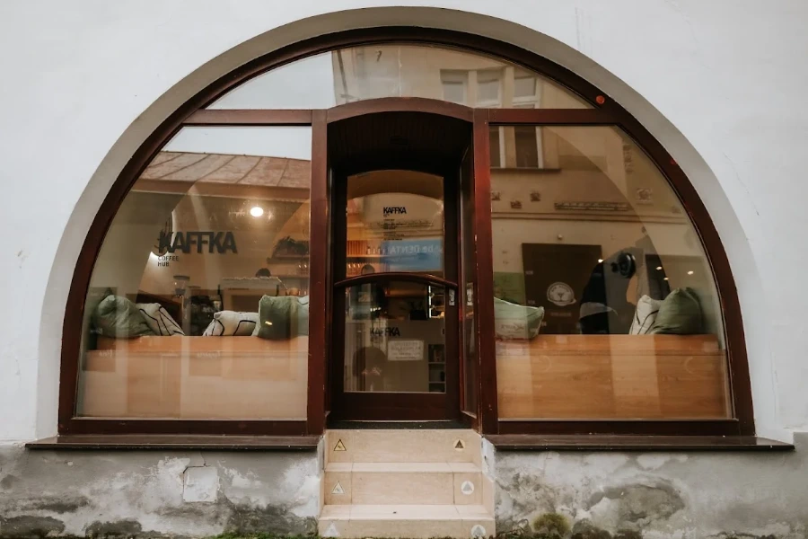 KAFFKA COFFEE HUB — interiér kaviarne