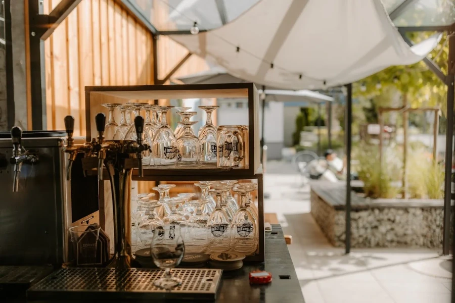 LOKÁL KÚTIK - kaviareň a bistro — café interior