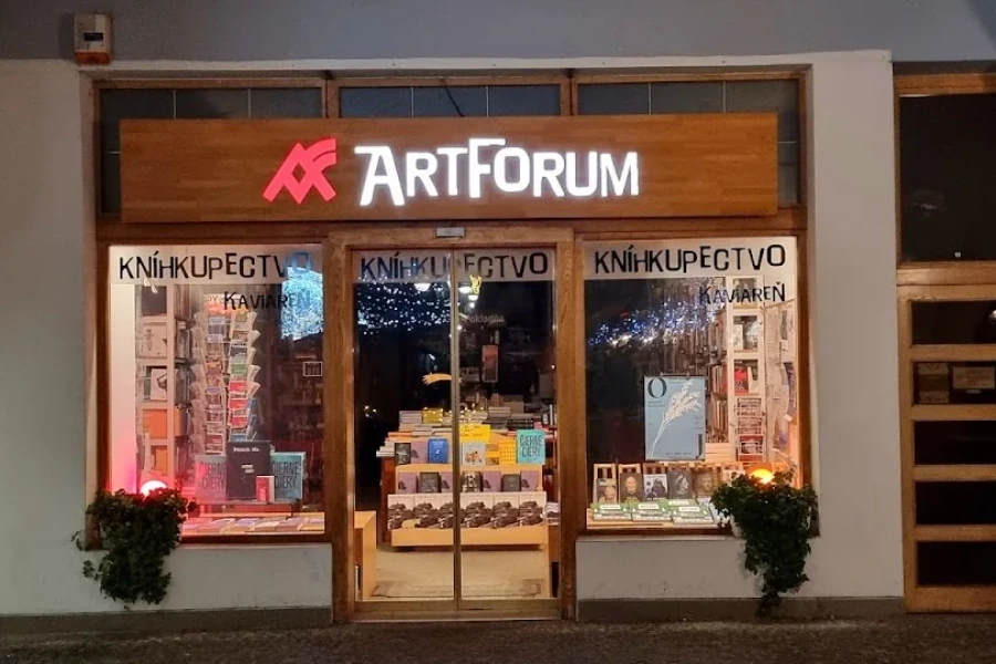 Kníhkupectvo a kaviareň Artforum — photo 2 on Specialty Atlas