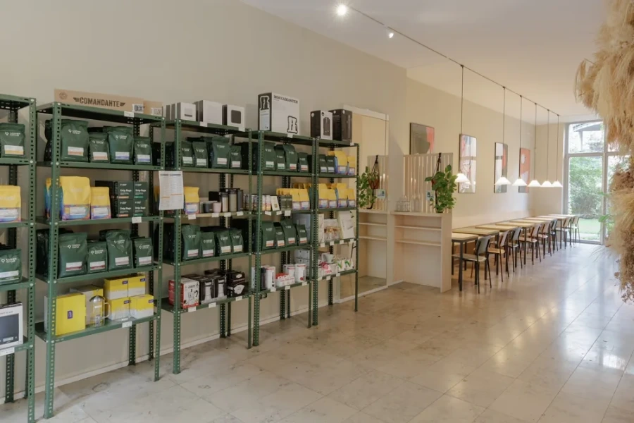 Coffee Circle Rosa-Luxemburg-Straße — Innenraum des Cafés