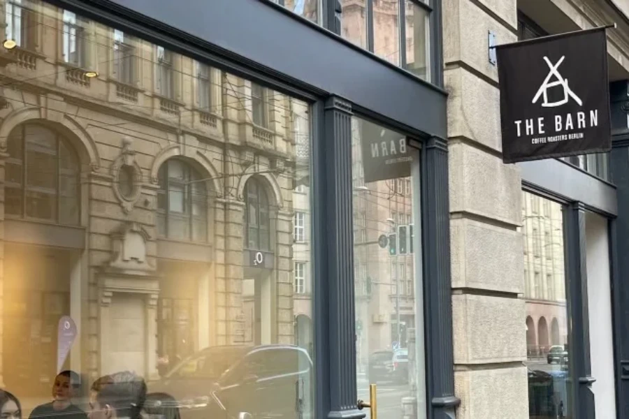 The Barn Café Nordbahnhof — Innenraum des Cafés