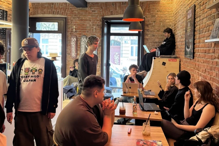 Wnętrze kawiarni Café Belmont | speciality coffee & YUME matcha