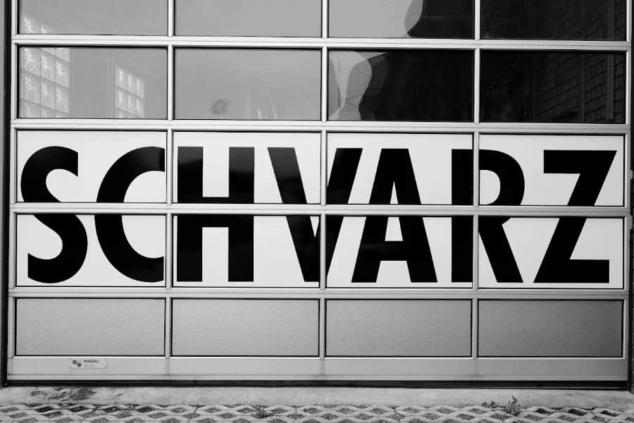 SCHVARZ KAFFEE — roastery
